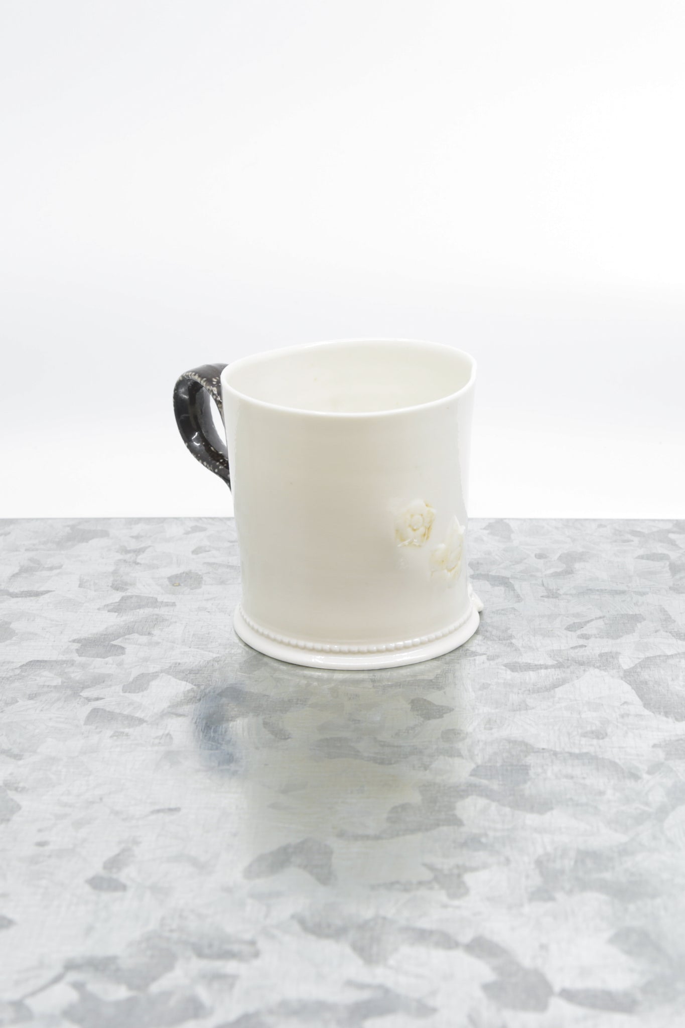 Special porcelain mug with flower detail