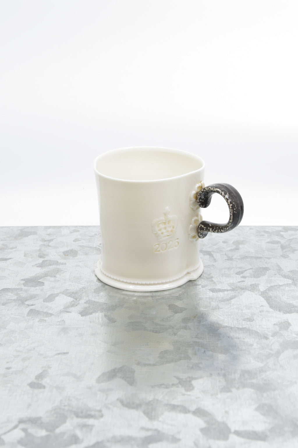 Special porcelain mug with flower detail