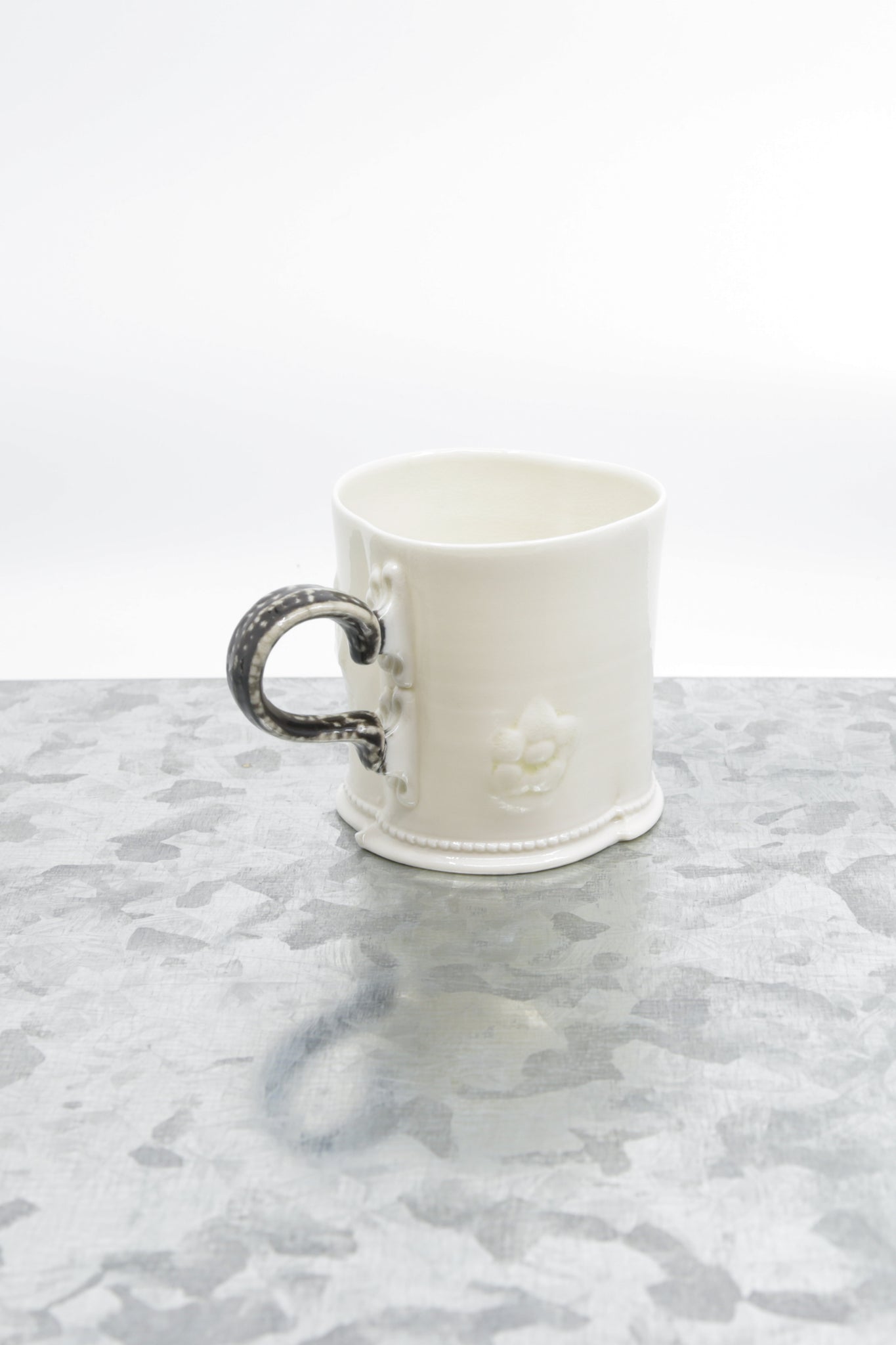 Special porcelain mug with flower detail