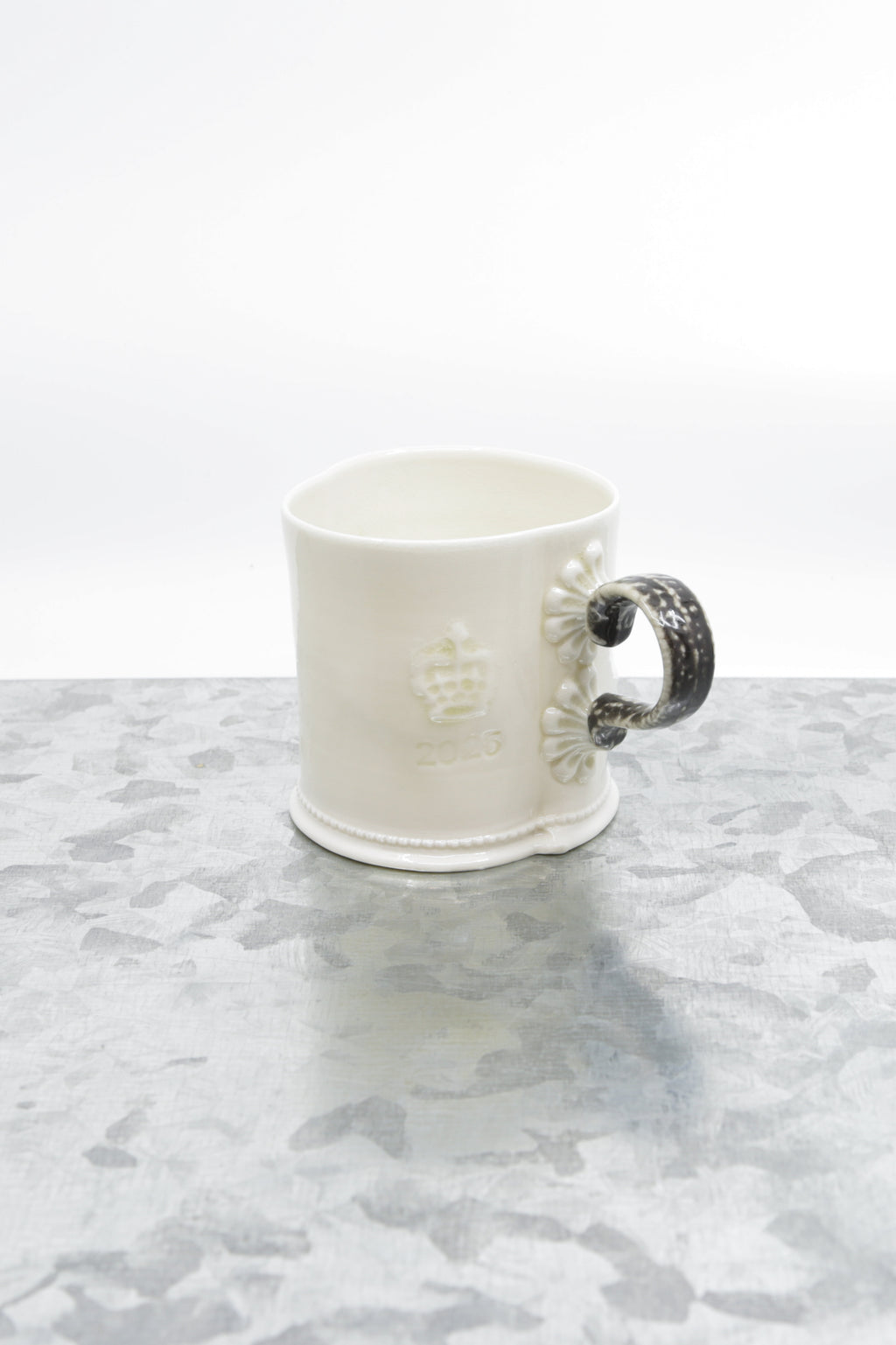 Special porcelain mug with flower detail