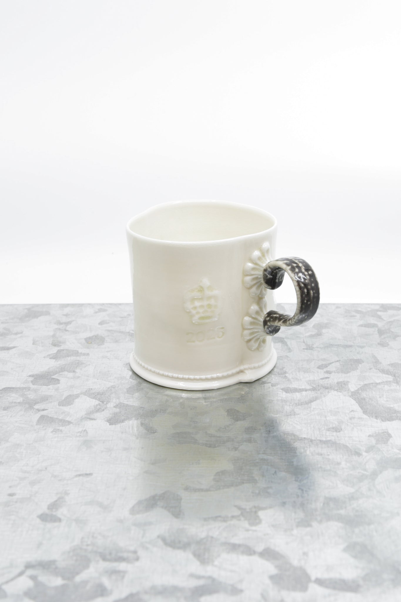 Special porcelain mug with flower detail