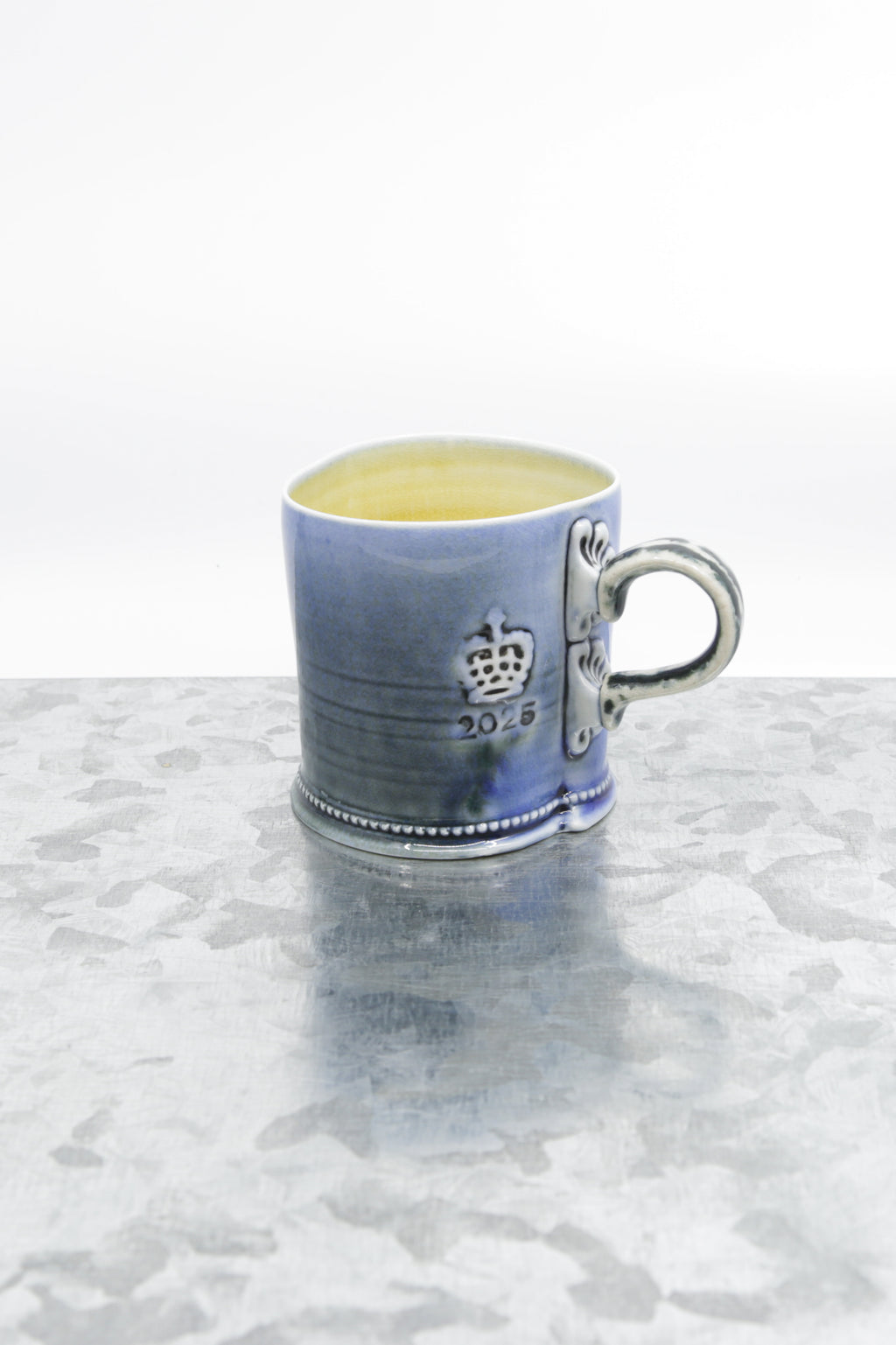 Special porcelain mug with flower detail
