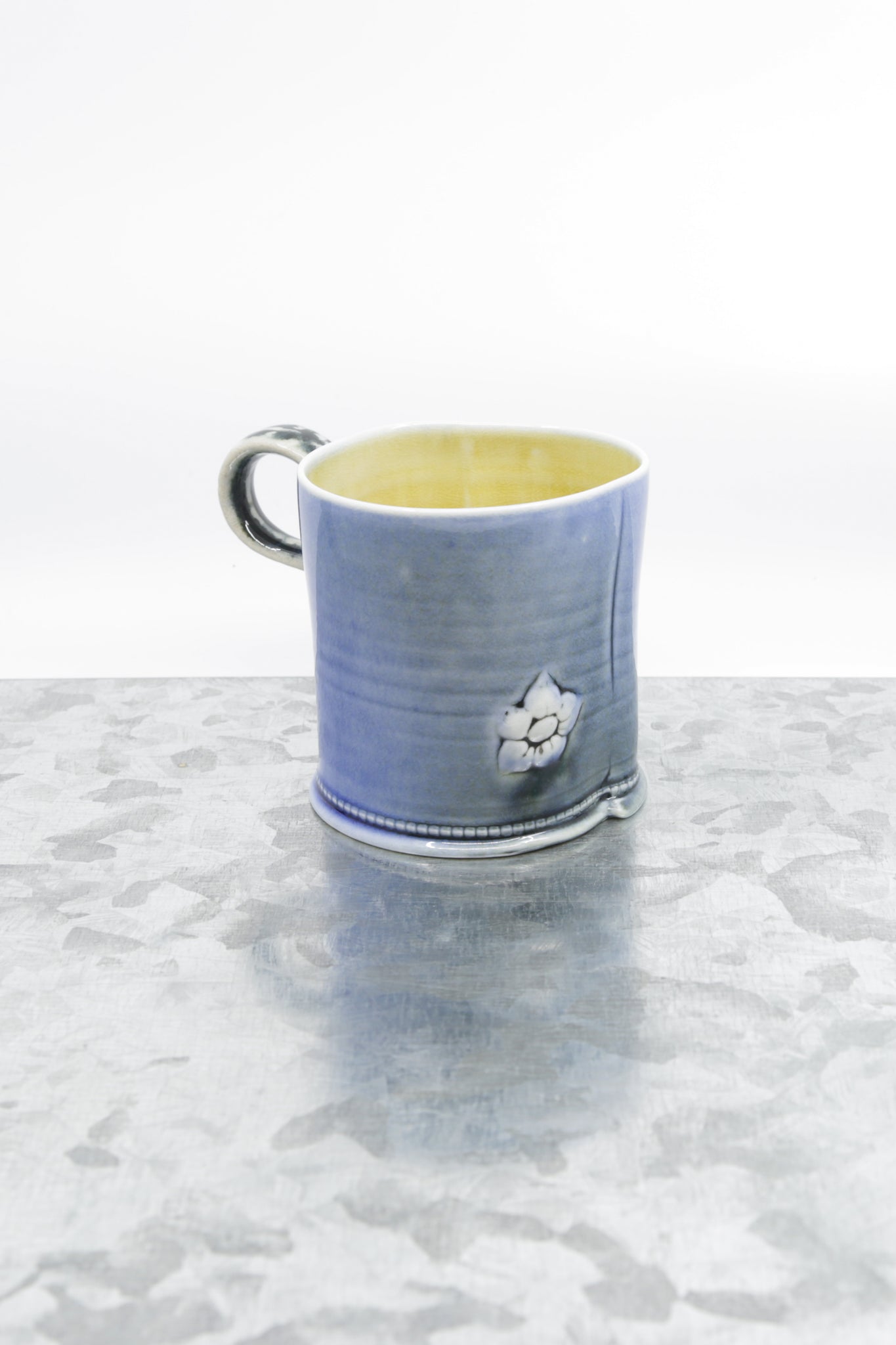 Special porcelain mug with flower detail