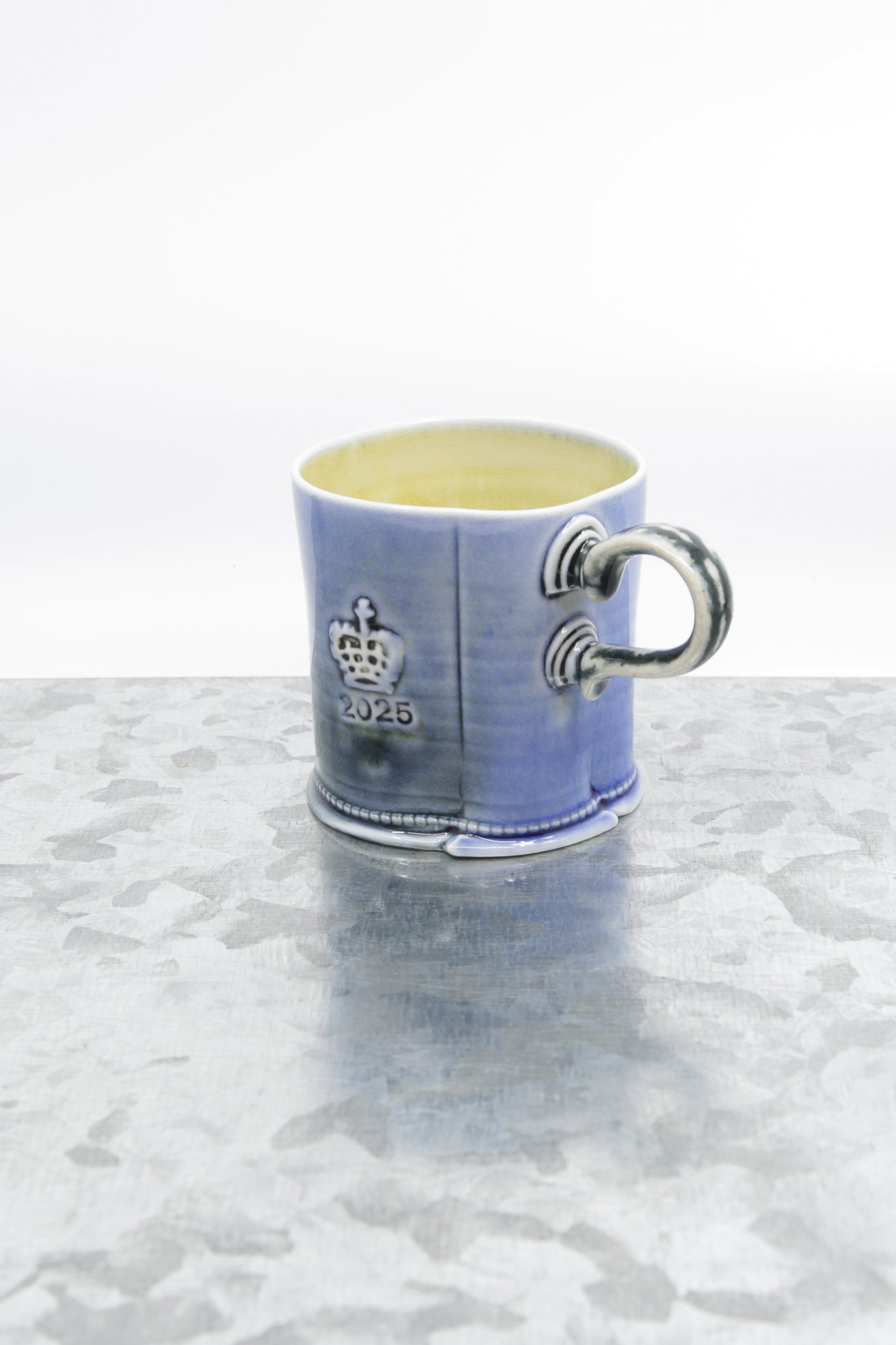 Special porcelain mug with flower detail