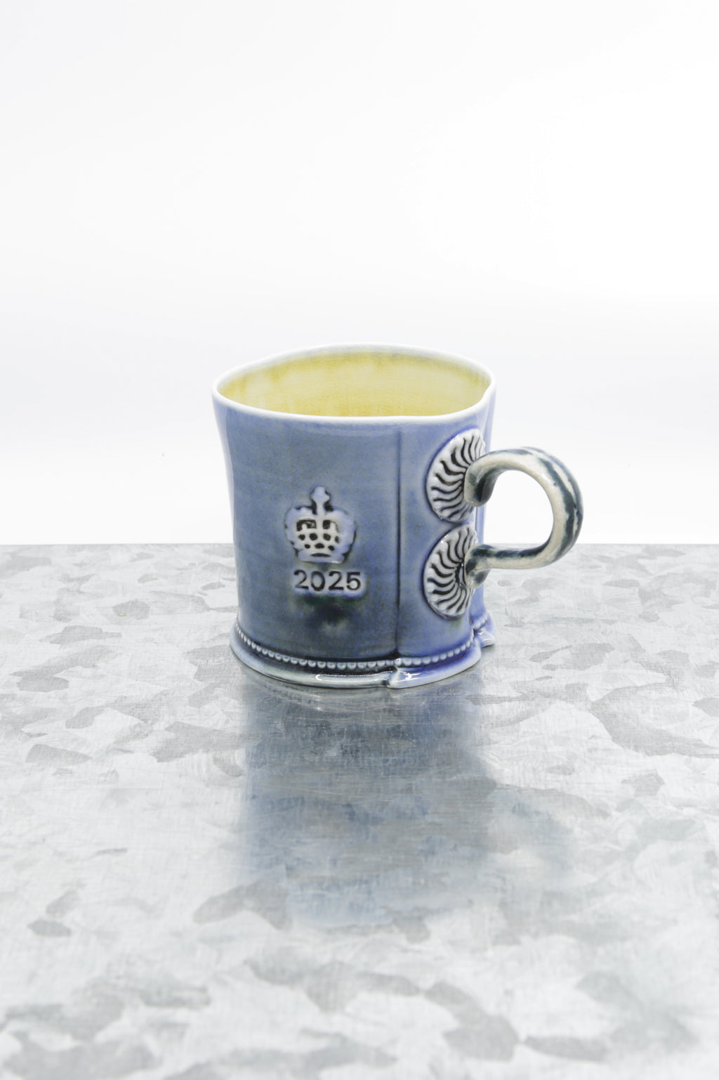 Special porcelain mug with flower detail