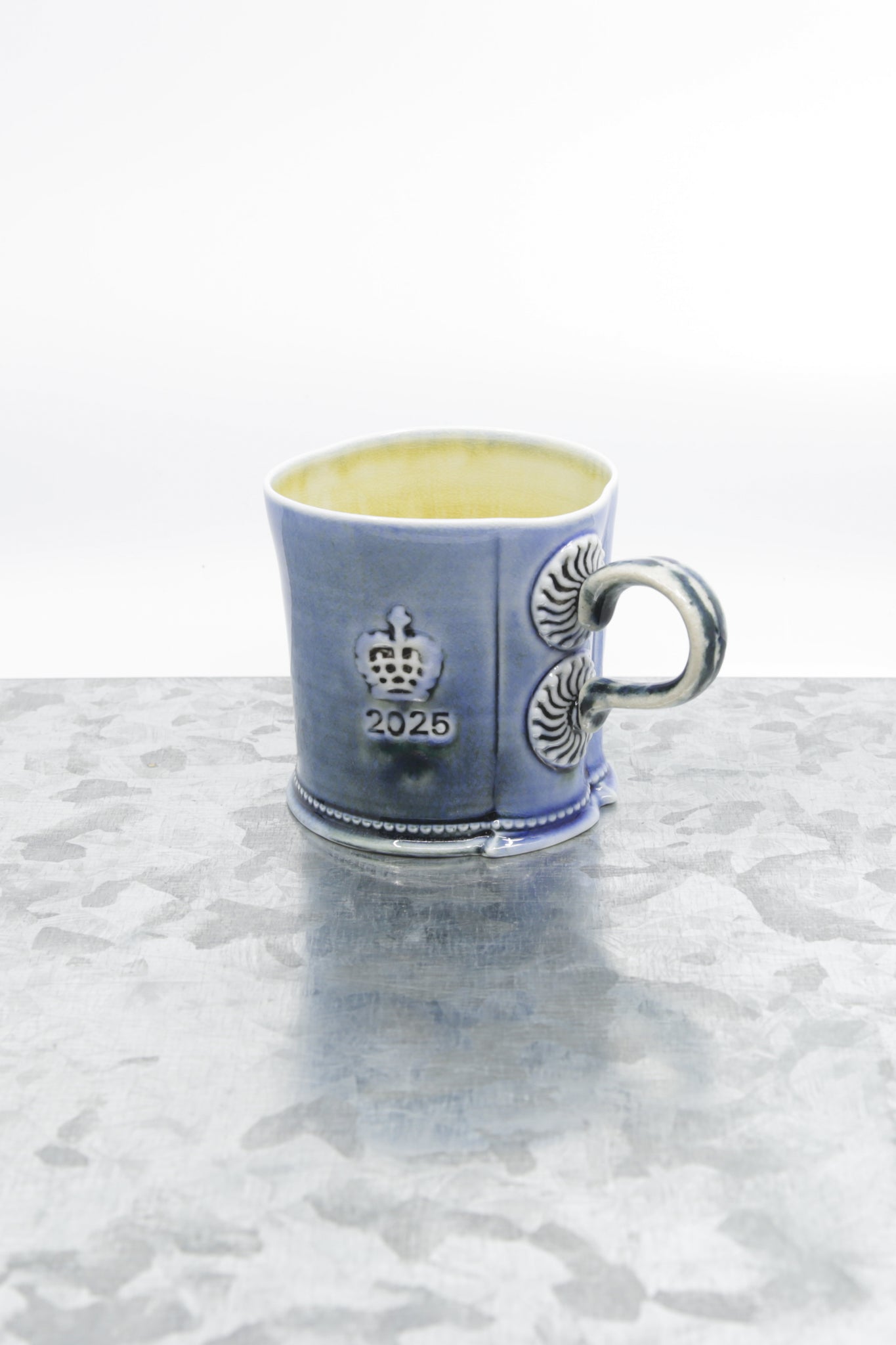 Special porcelain mug with flower detail