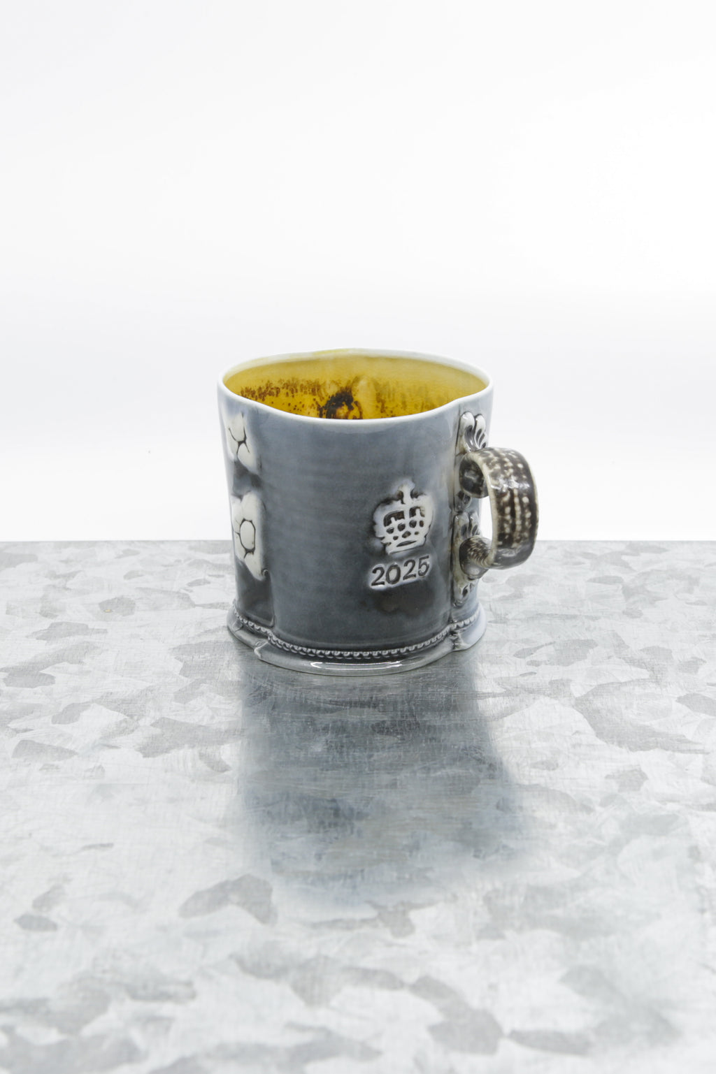 Special porcelain mug with flower detail